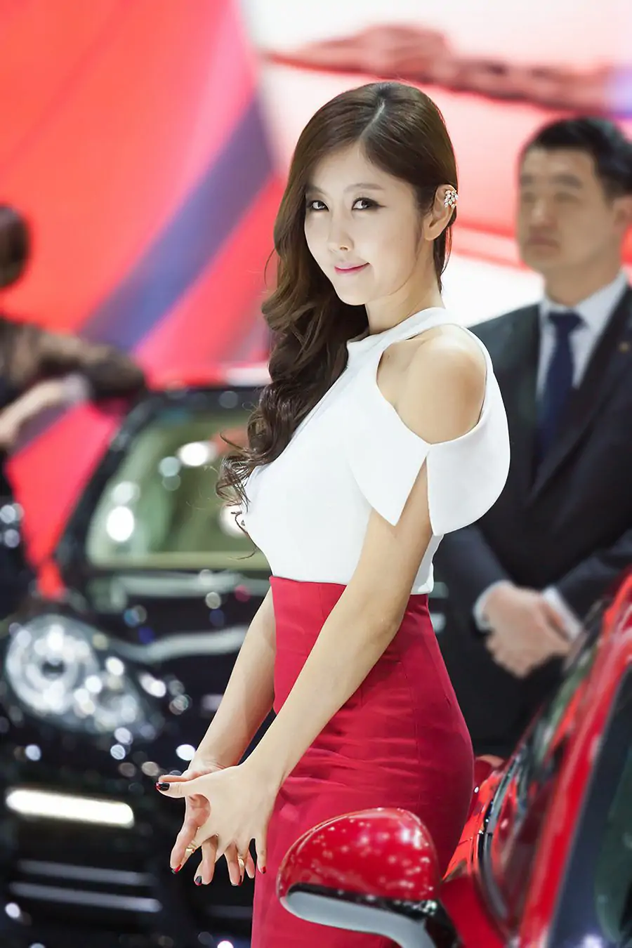 韩国车模崔星雅\/崔星儿《车展红色套裙系列》图片合辑