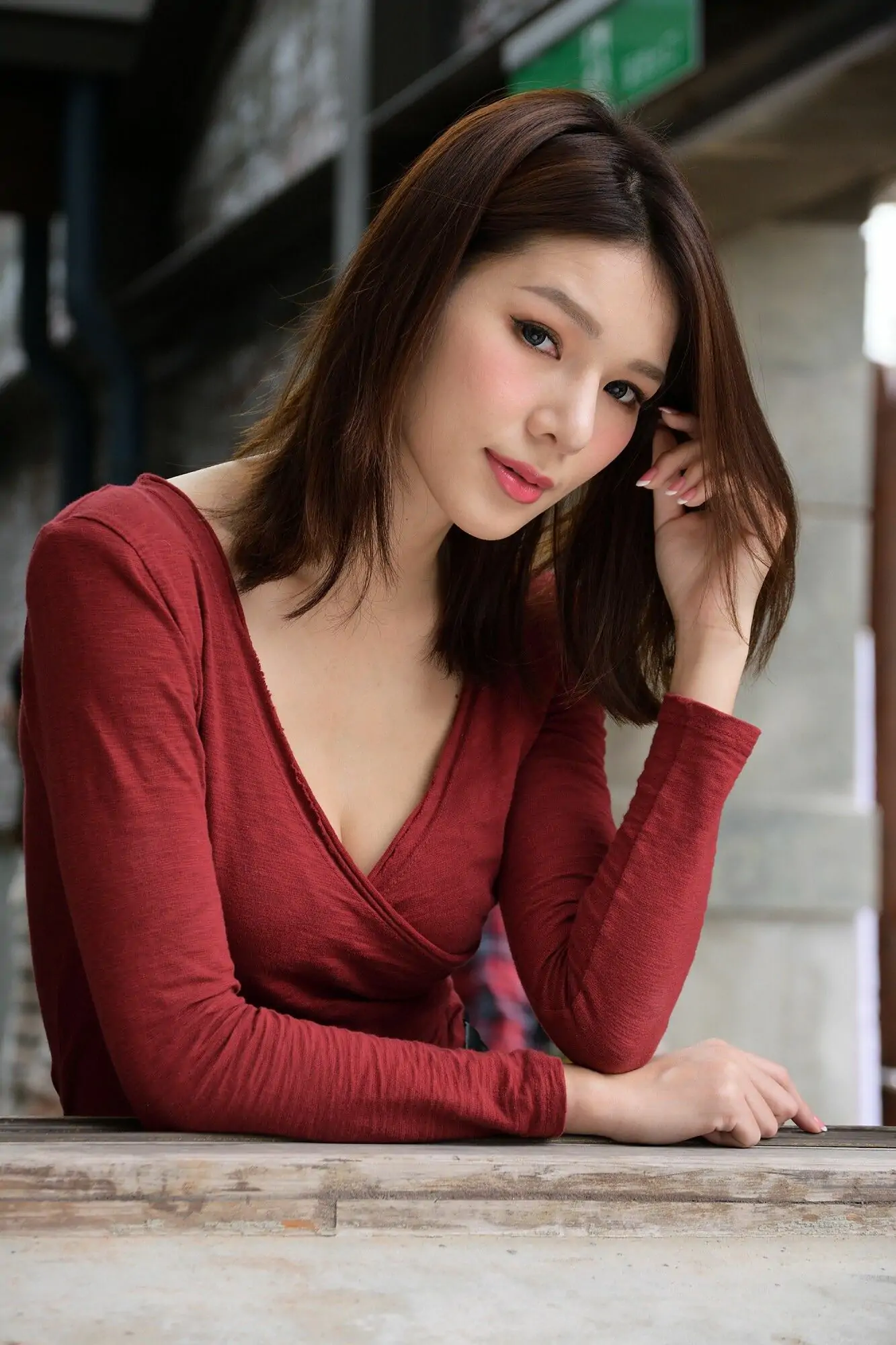 [台湾网红美女] Kate – 外拍超短皮裙系列