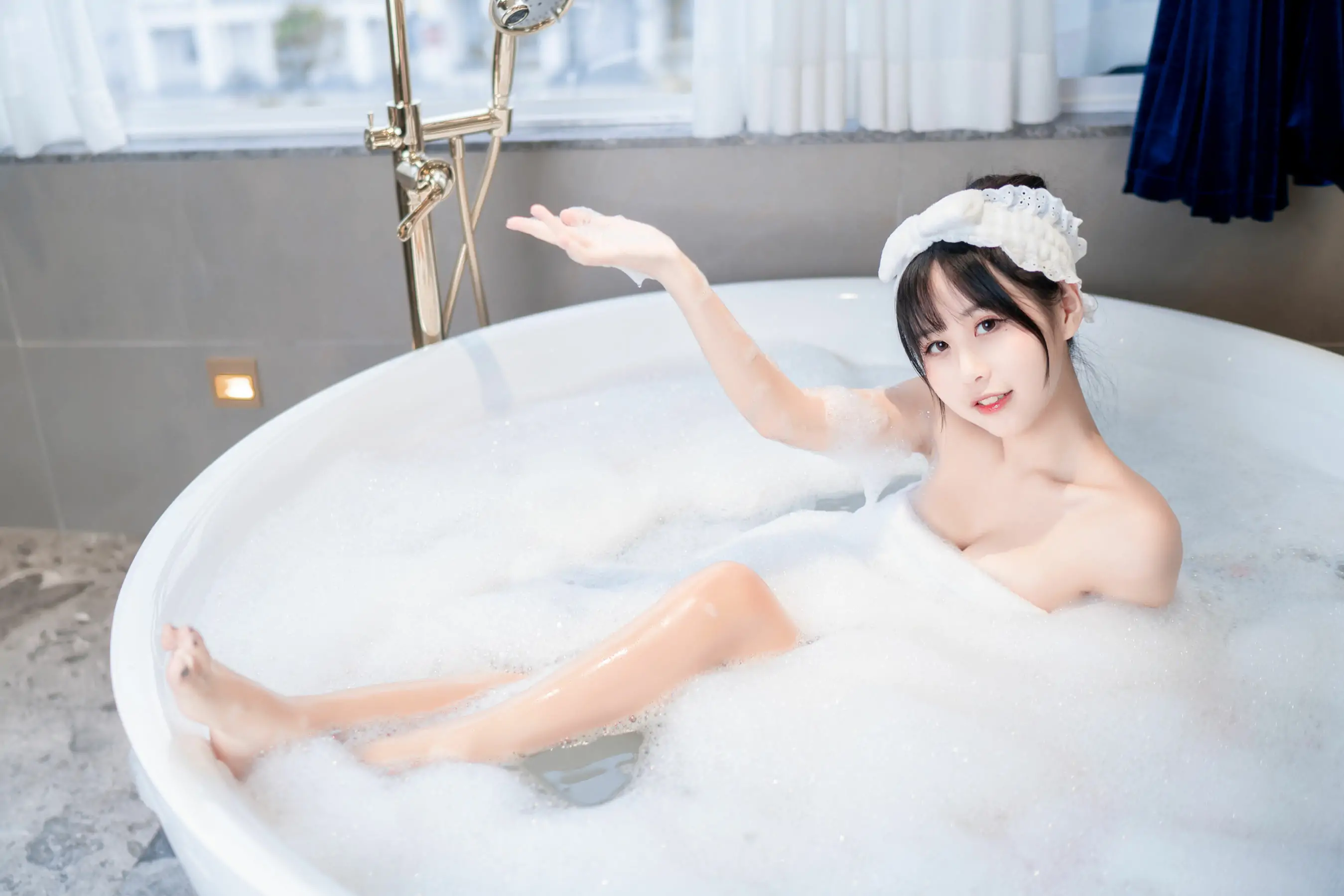 [COS福利] 阳光美少女萌芽儿o0 – 浴巾