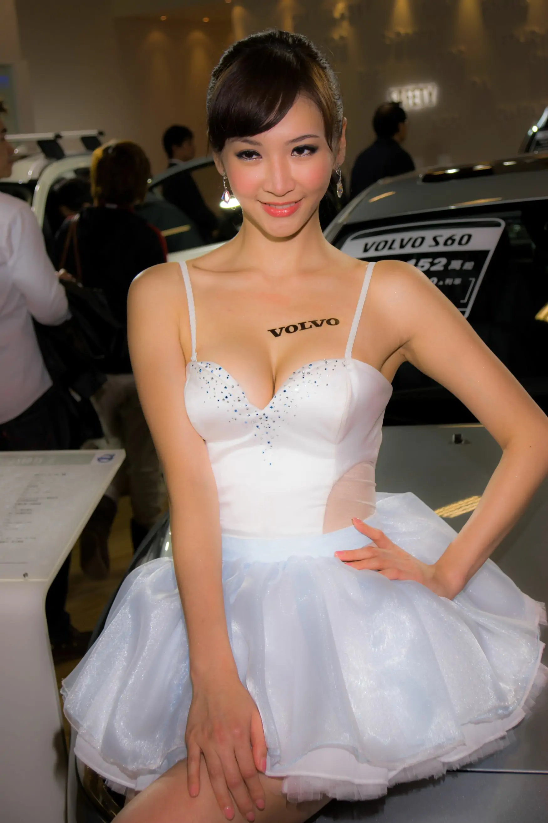 Mia魏靖軒《VOLVO车展美乳系列》高清套图