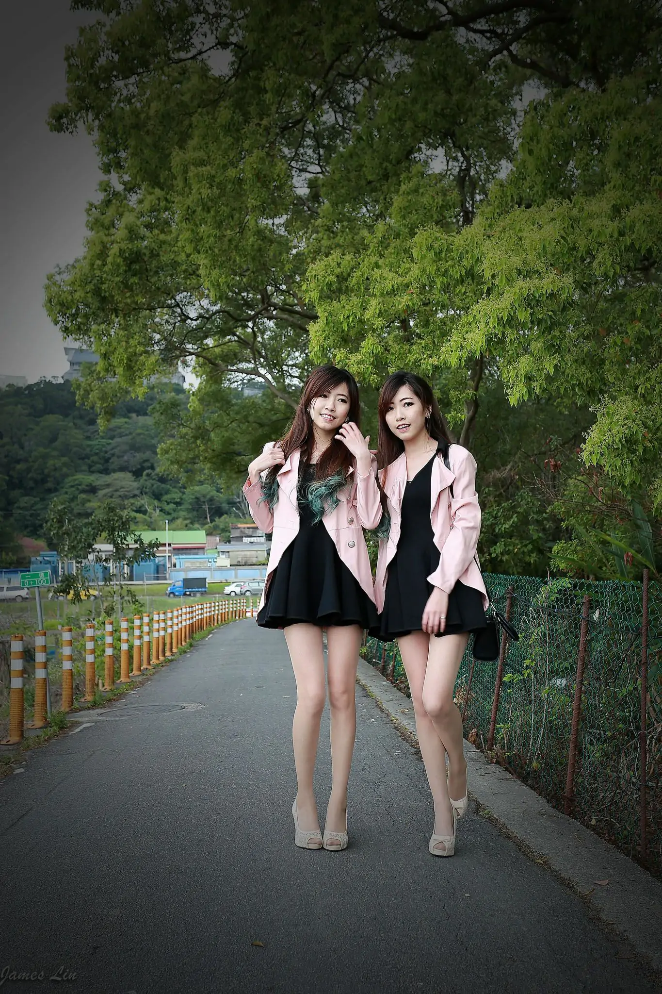 极品清纯甜美台湾双胞胎姐妹花清新外拍