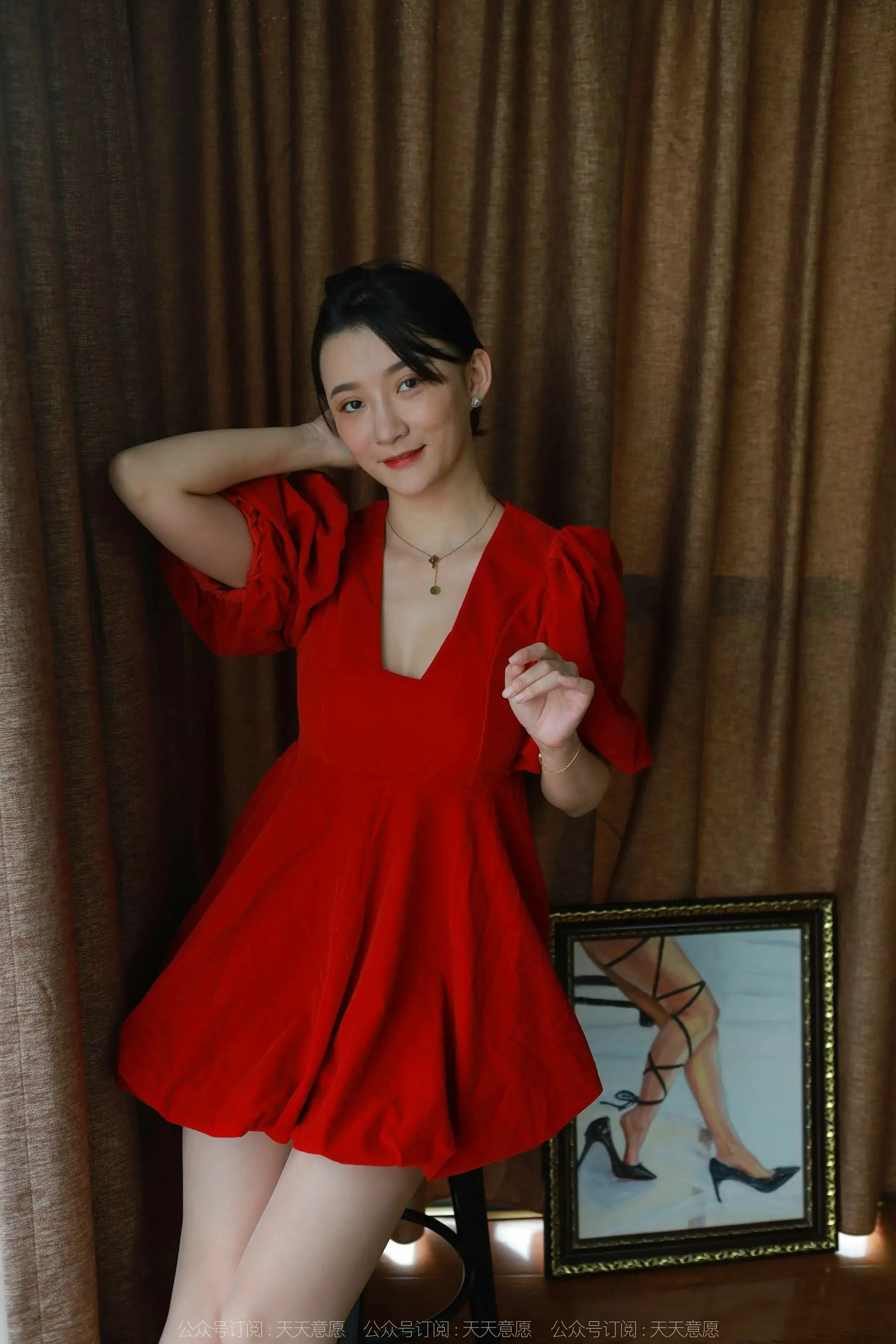 [异思趣向IESS] 模特 秋秋 《跨年夜性感红裙》