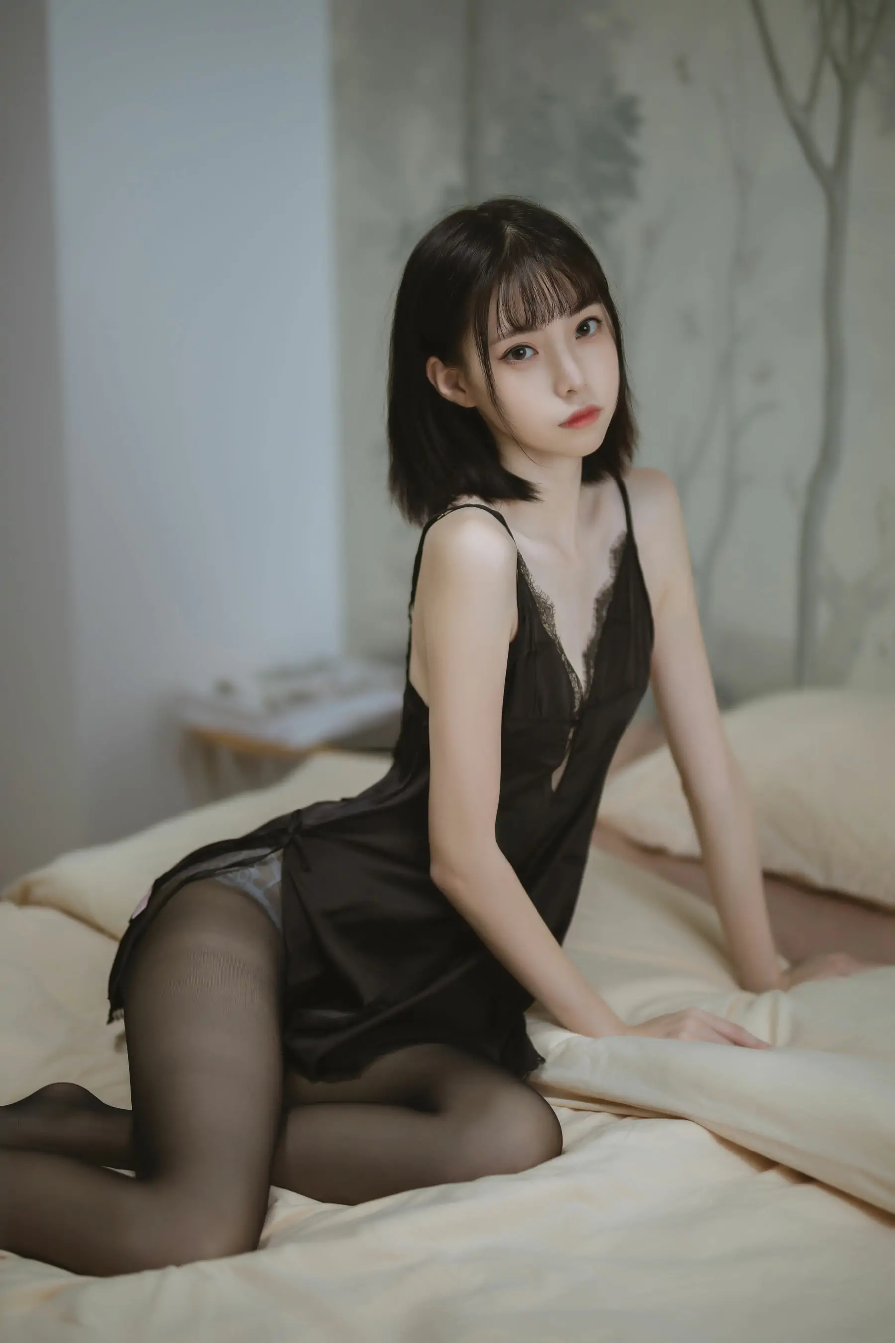 [福利COS] 许岚 - 黑色蕾丝睡衣