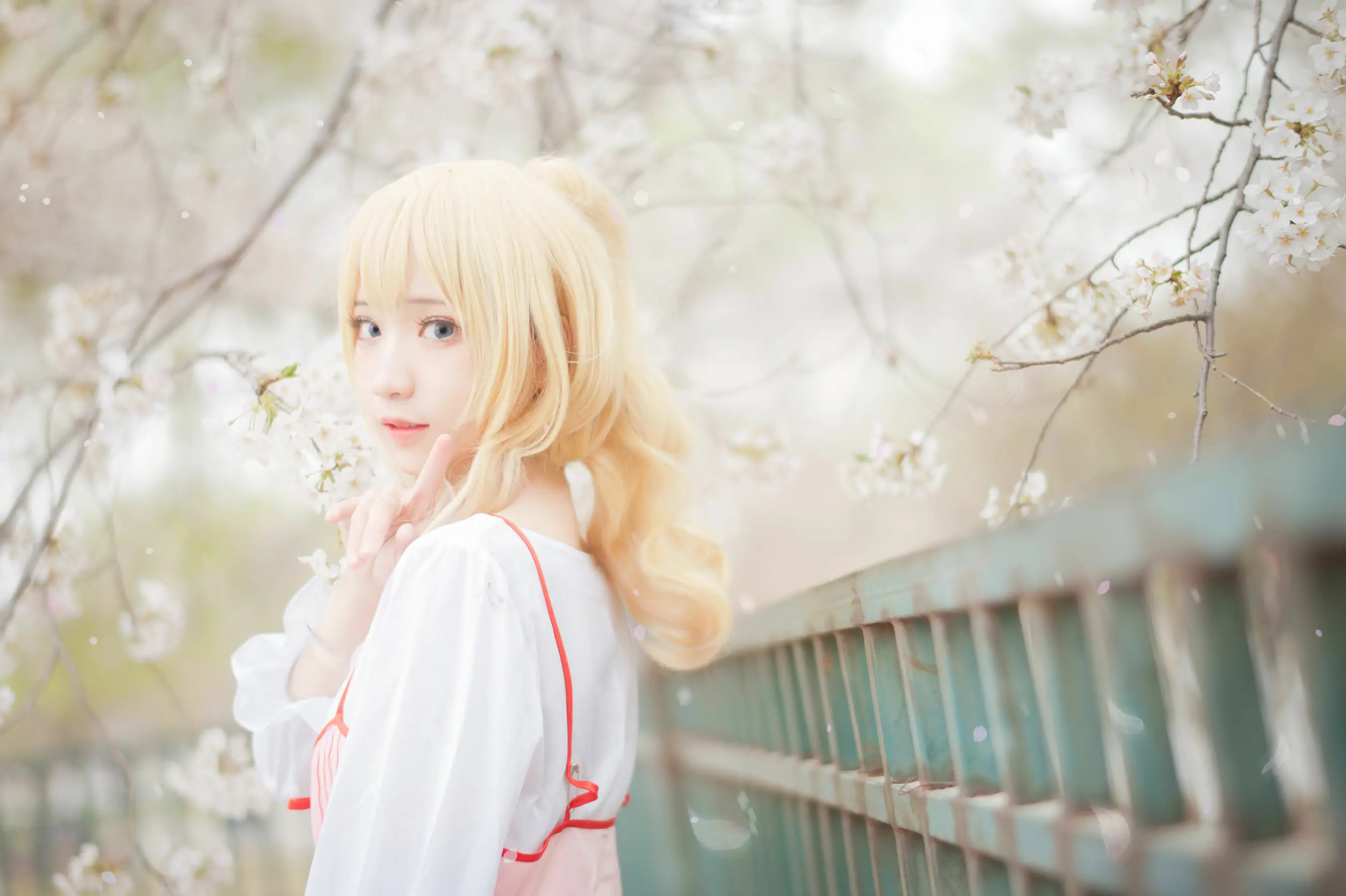 [福利COS] 花柒Hana – 宫园熏粉裙