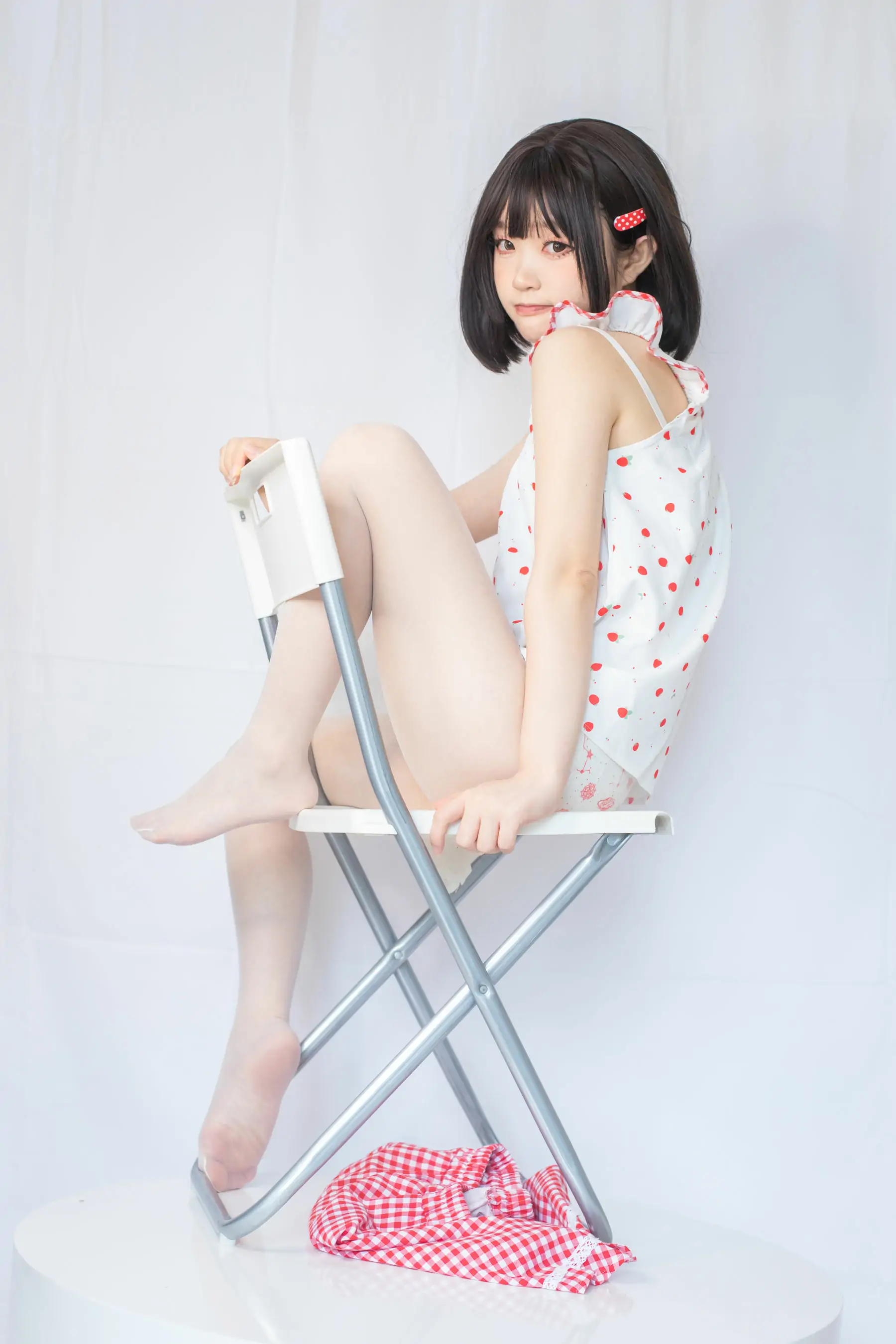 [福利COS] 神沢永莉 – 粉色格子裙