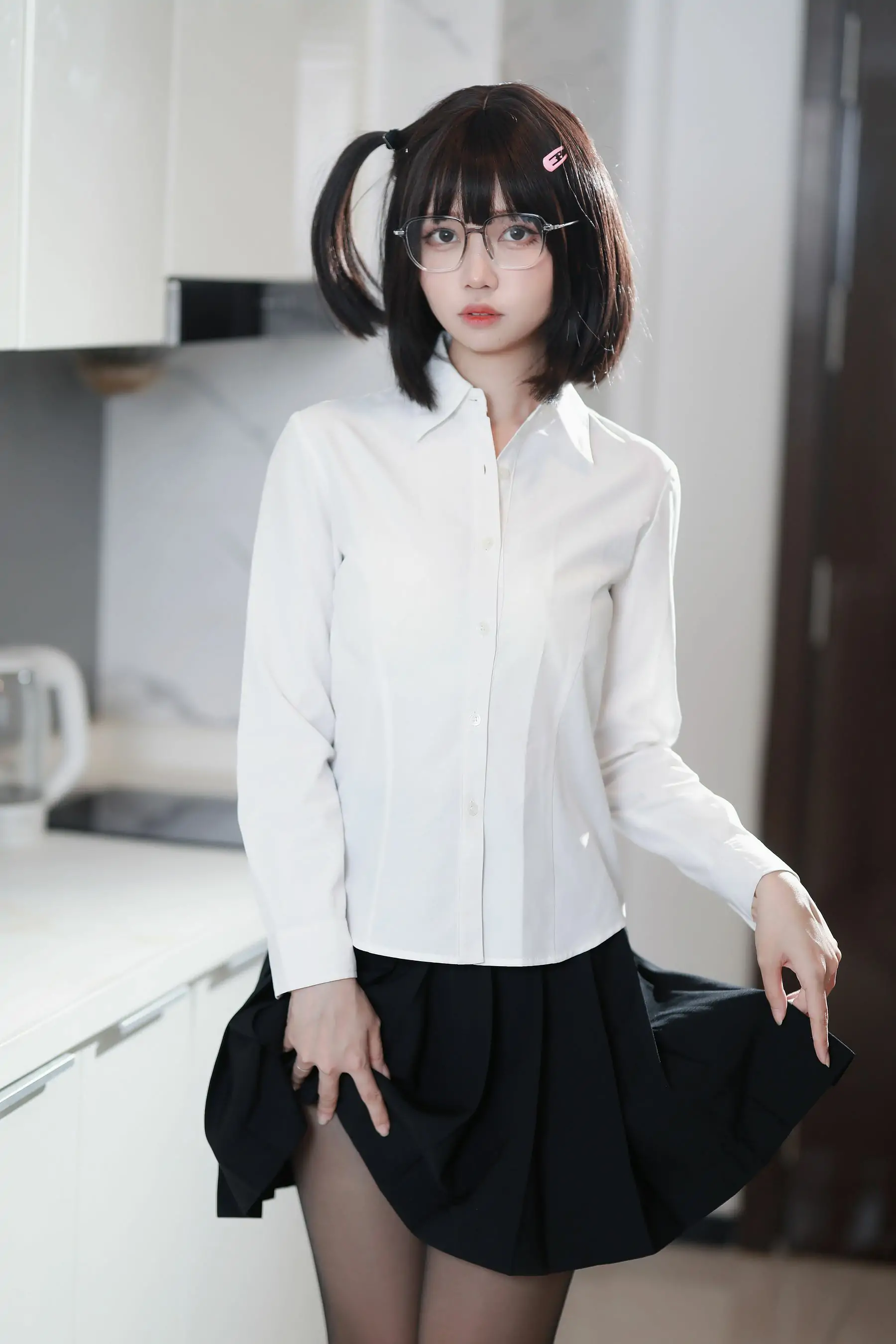 [福利COS] 洛桑w伊梓 - 眼镜妹妹