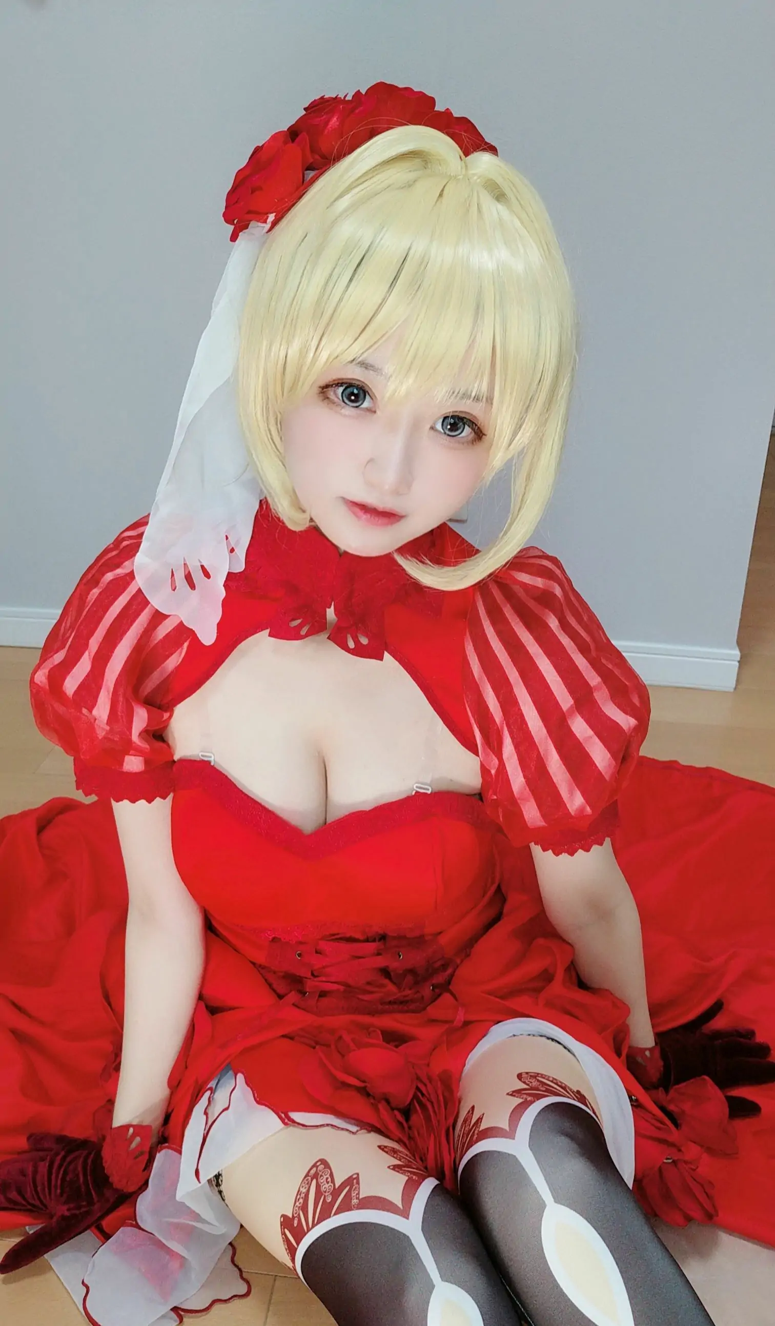 [福利COS] 千阳(ちよ) – 尼禄红礼服