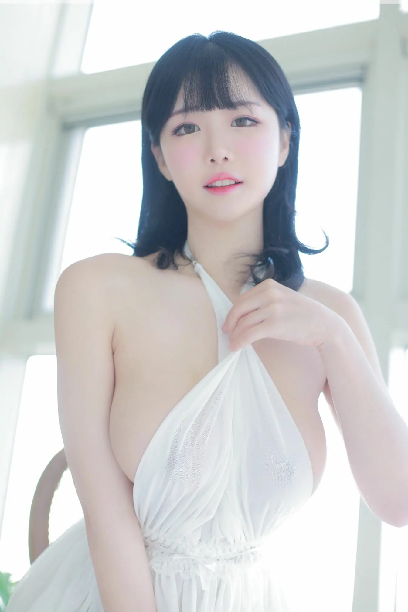 [福利COS] 韩网可爱性感网红Addielyn – December 2021 Girl in white