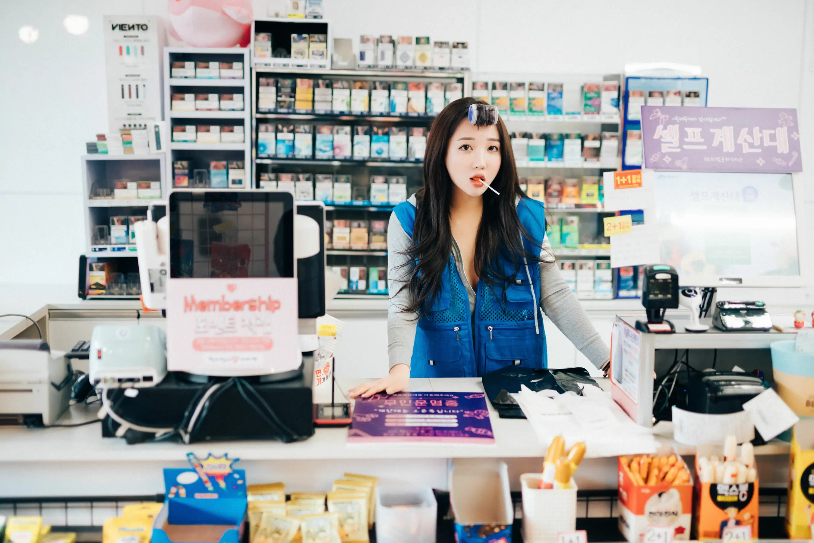 [LOOZY]  Yeeun - Convenience store part timer S.Ver
