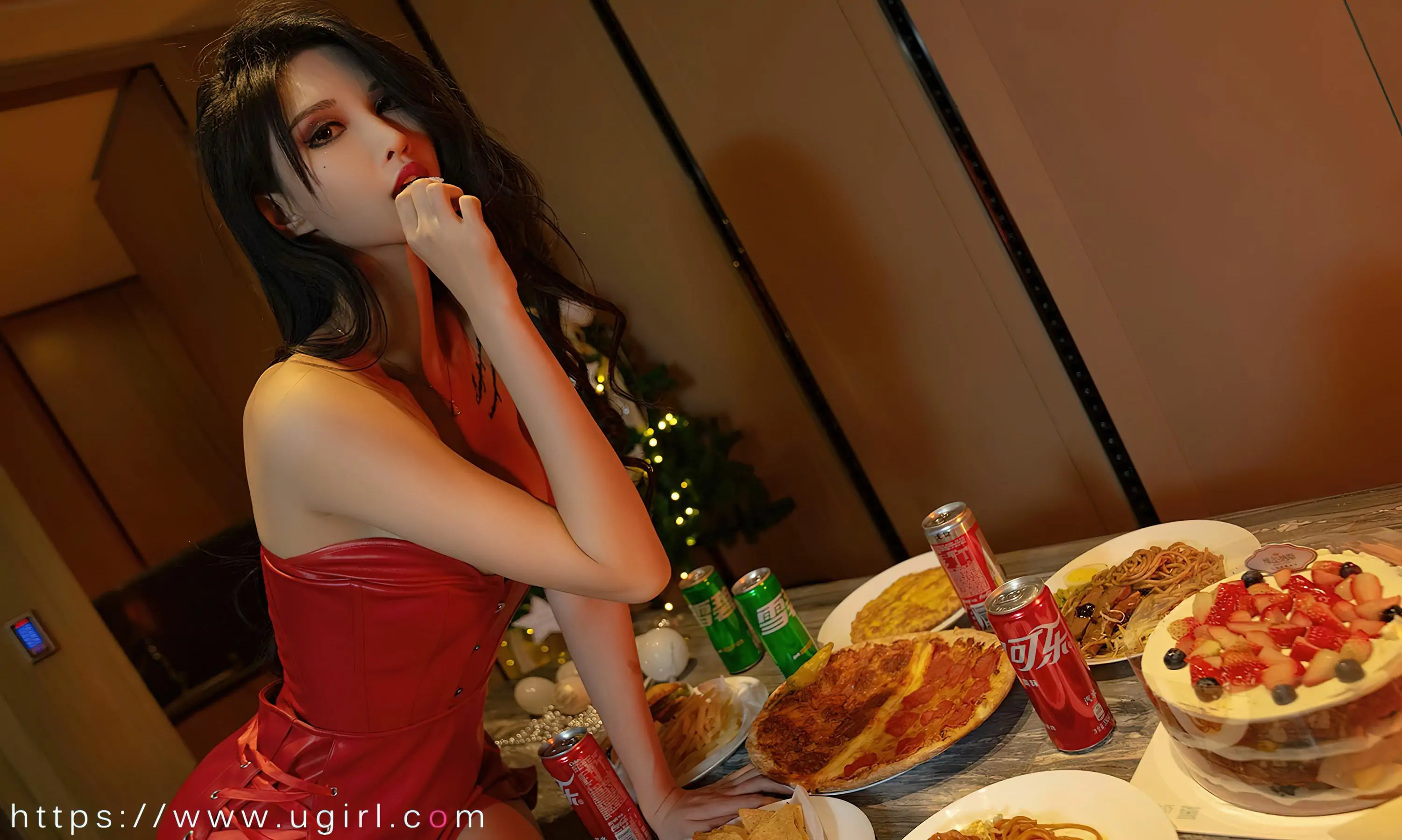 [爱尤物Ugirls] No.2481 葛征Model 恋恋平安夜