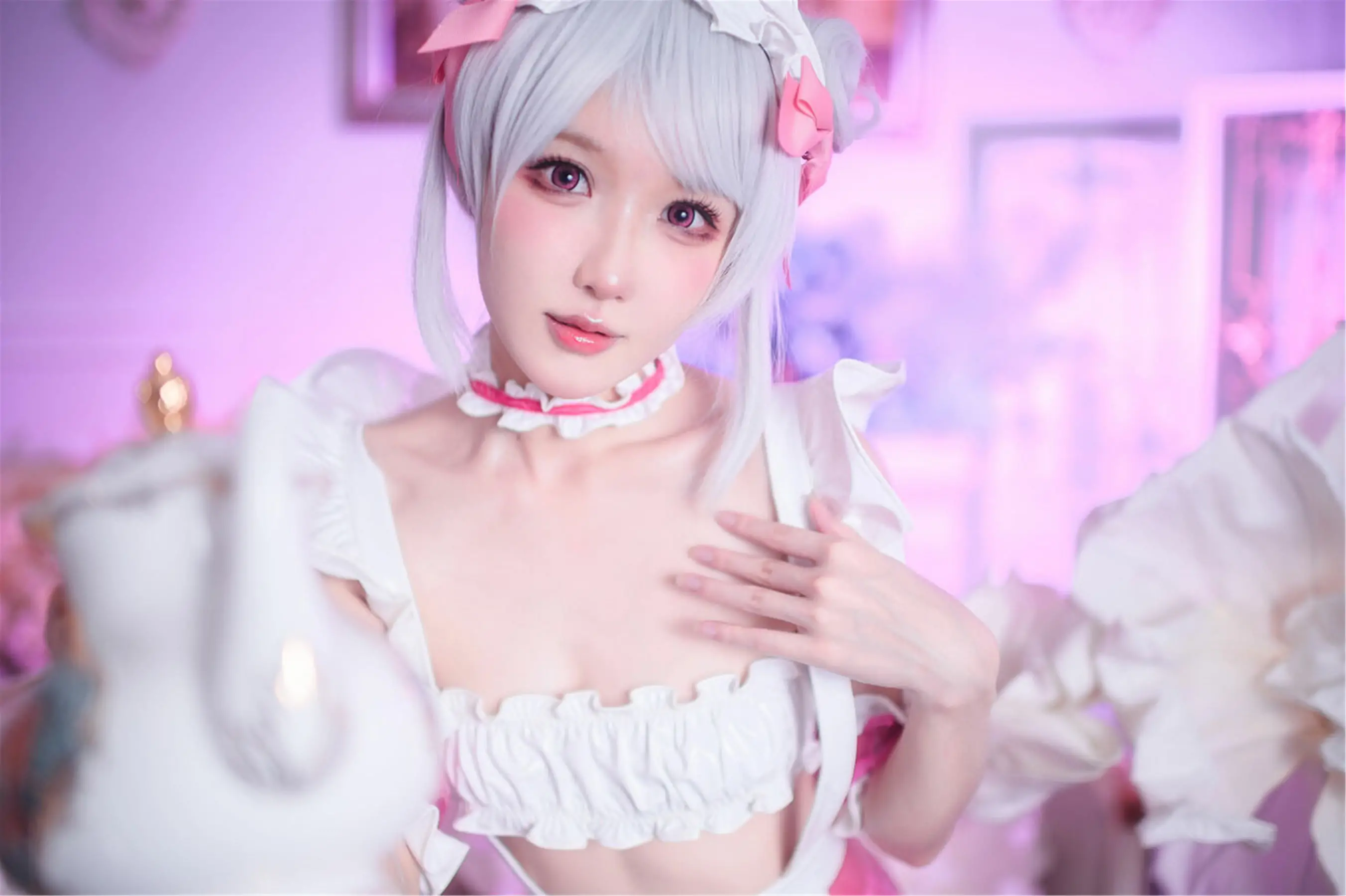 [福利COS] 动漫博主阿包也是兔娘 - 七夕粉粉女仆