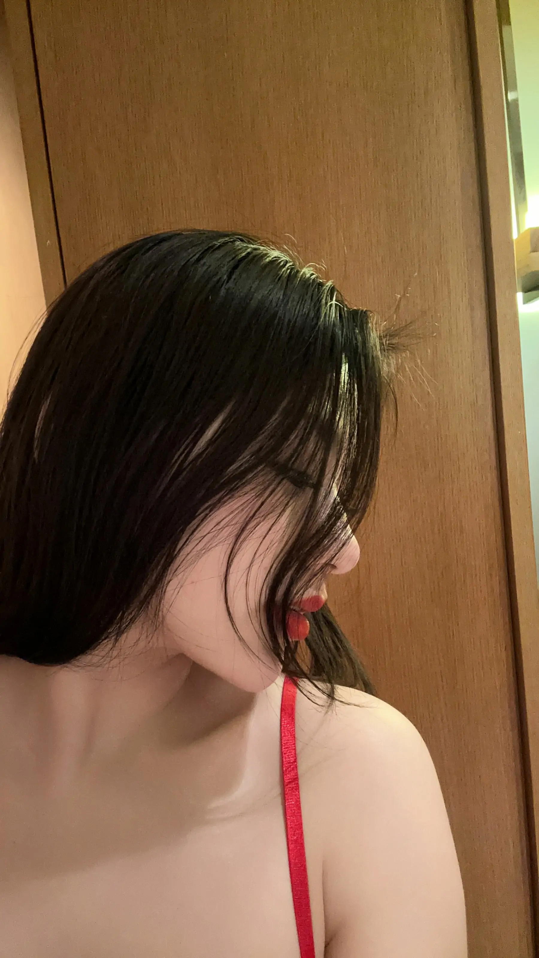 奶宝妹纸 –   红色蕾丝