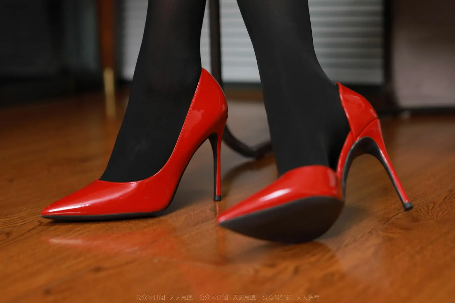 IESS异思趣向 - 模特：胆胆 《红色高跟鞋》