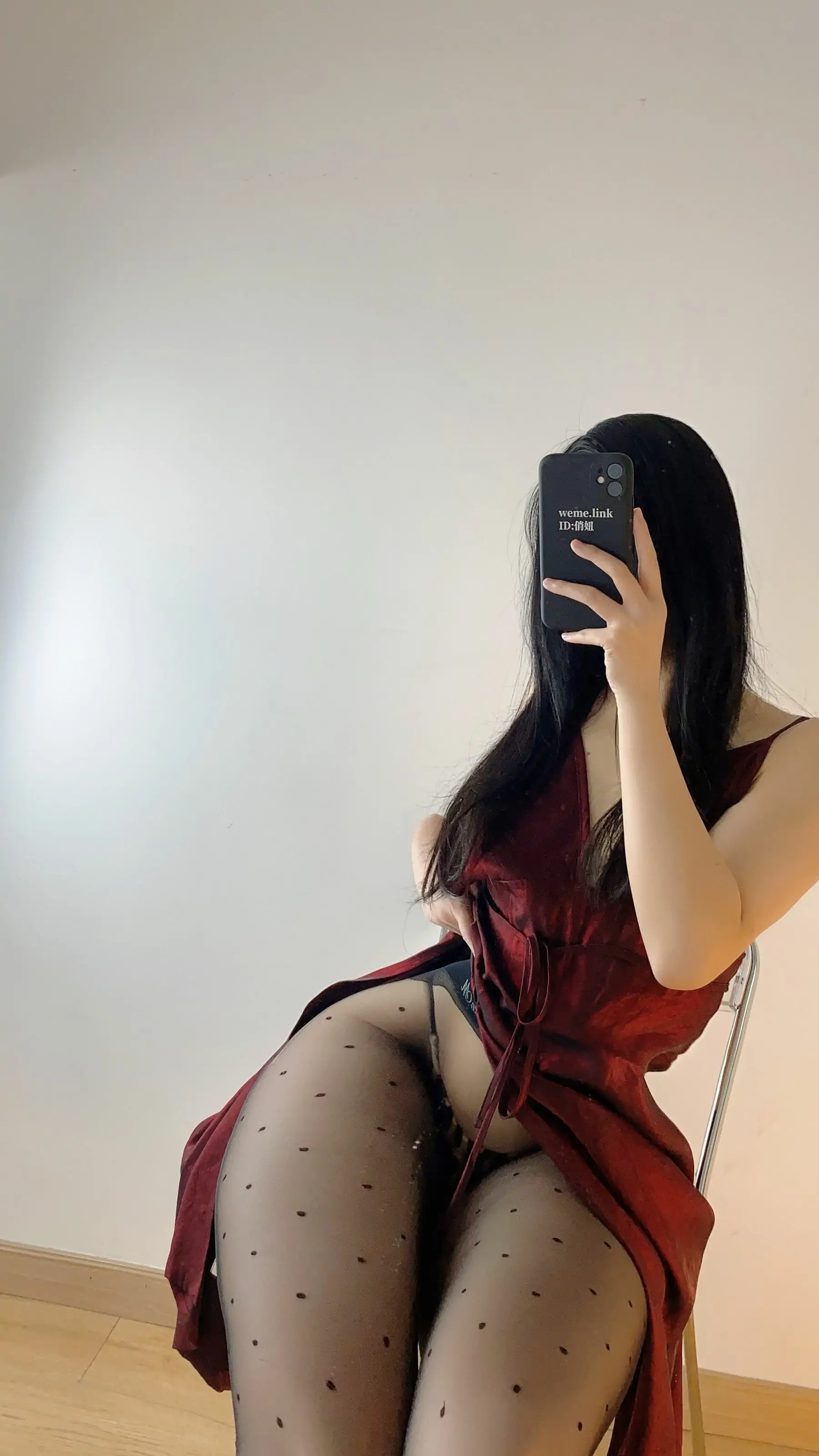 俏妞qiaoniuTT – 裙底风景