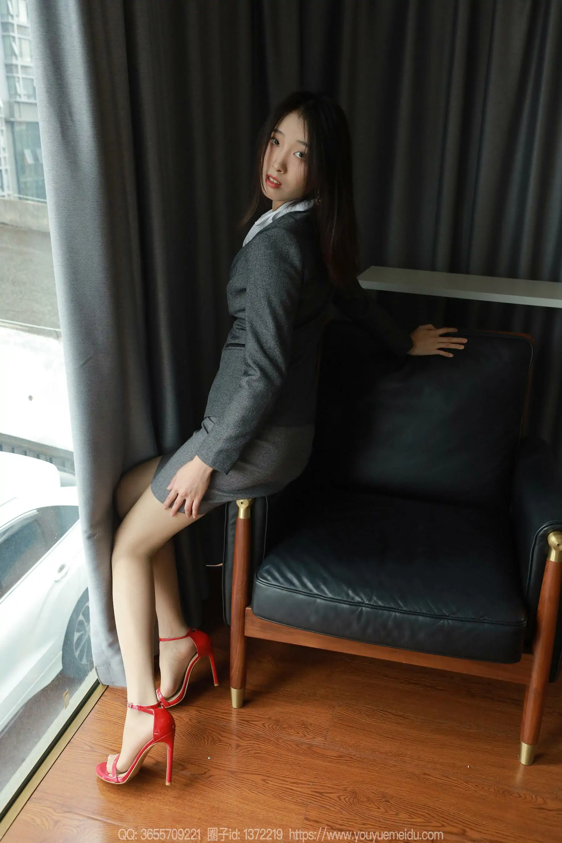 IESS异思趣向 – 模特： 小九 《OL制服（下）》