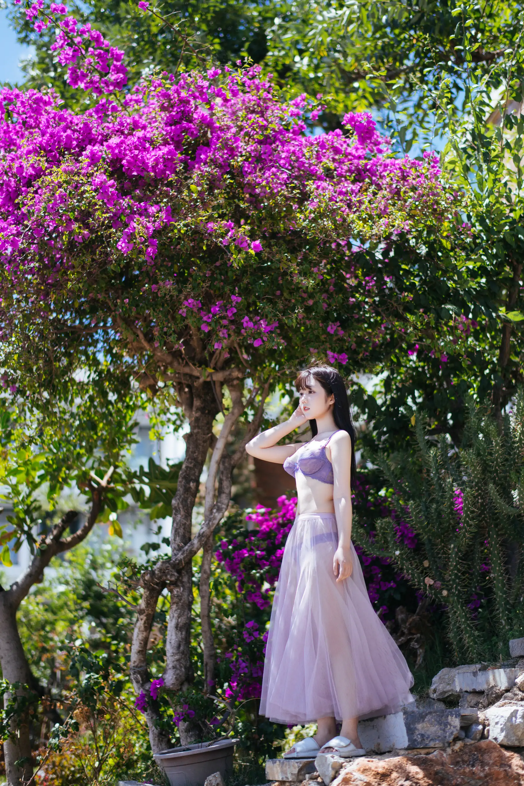 [COS福利] 微博福利姬镜酱 – 静夏之薄纱蕾丝