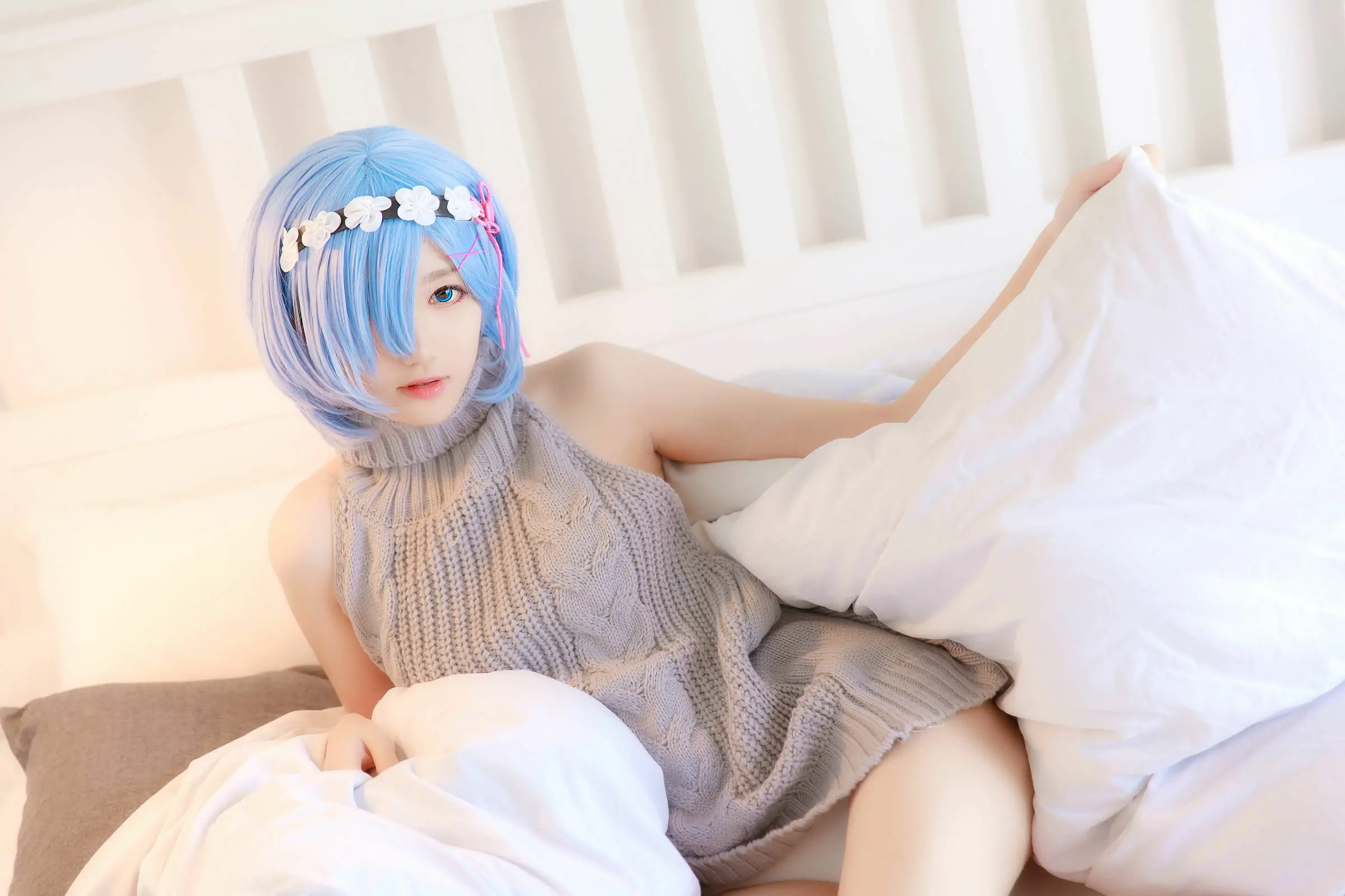 [萝莉COS] 南桃Momoko – 蕾姆露背毛衣