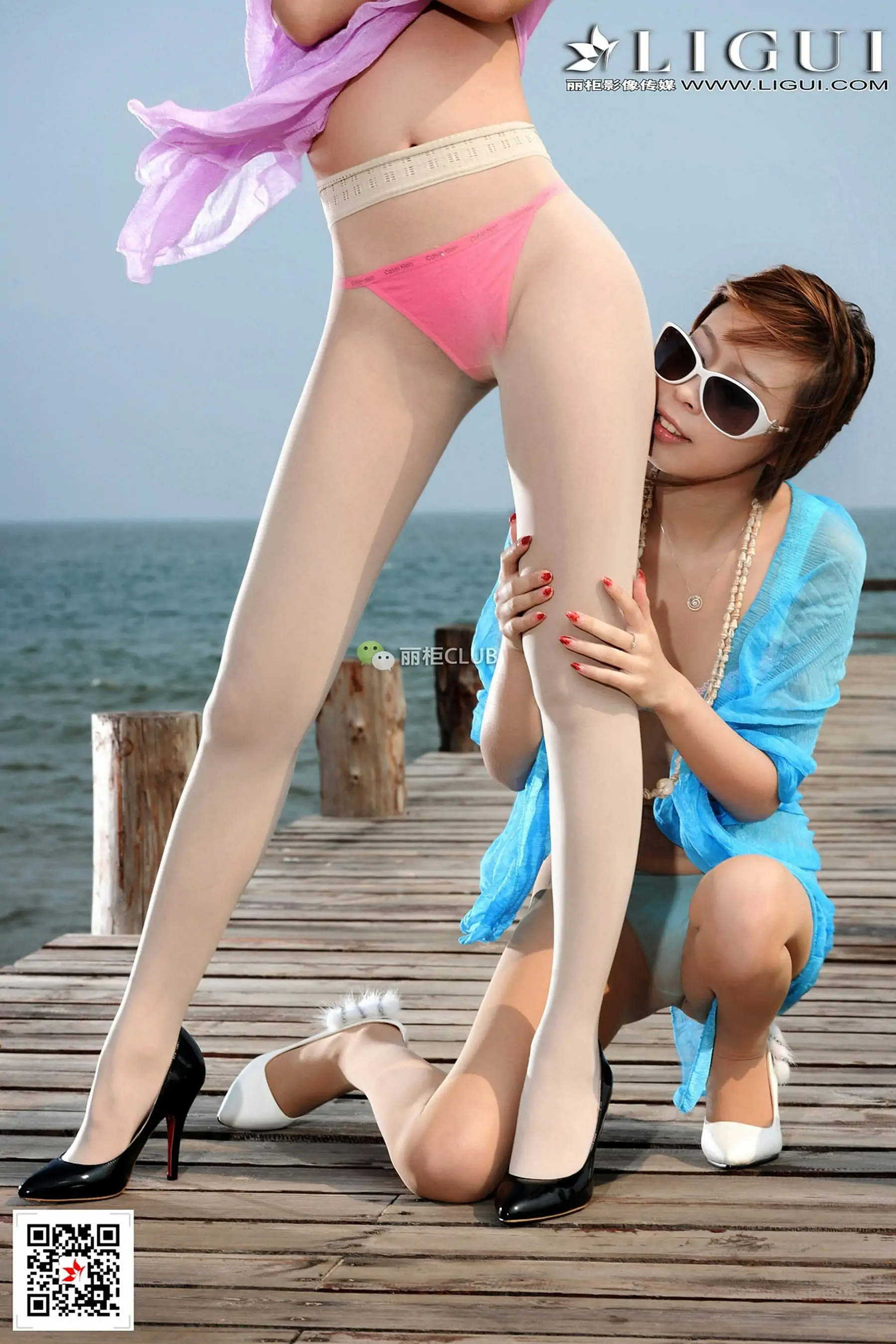 腿模Vicky&桃子《沙滩肉丝》 [丽柜Ligui]