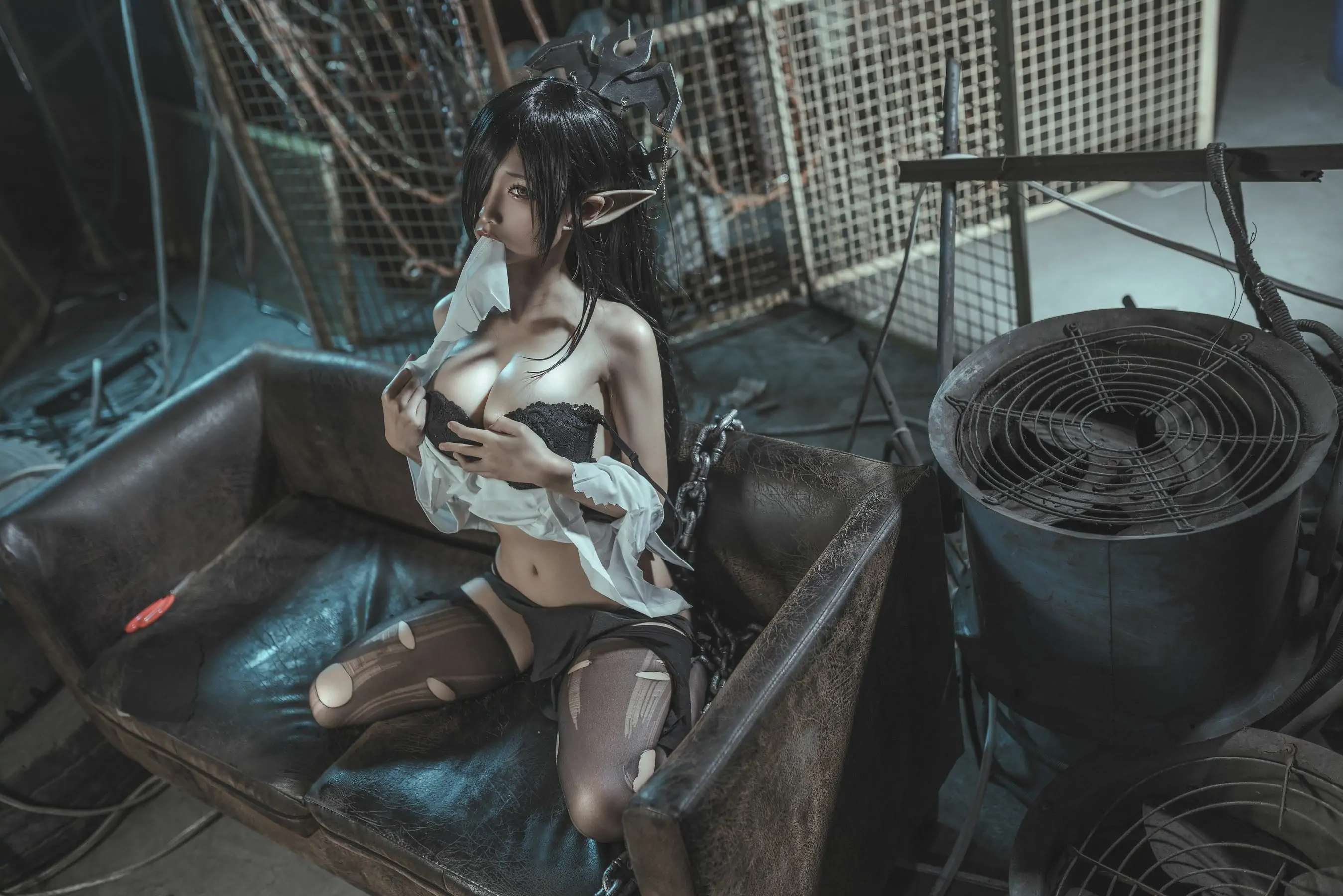 [网红COSER写真] 动漫博主蠢沫沫 – 黑兽女王 OL制服