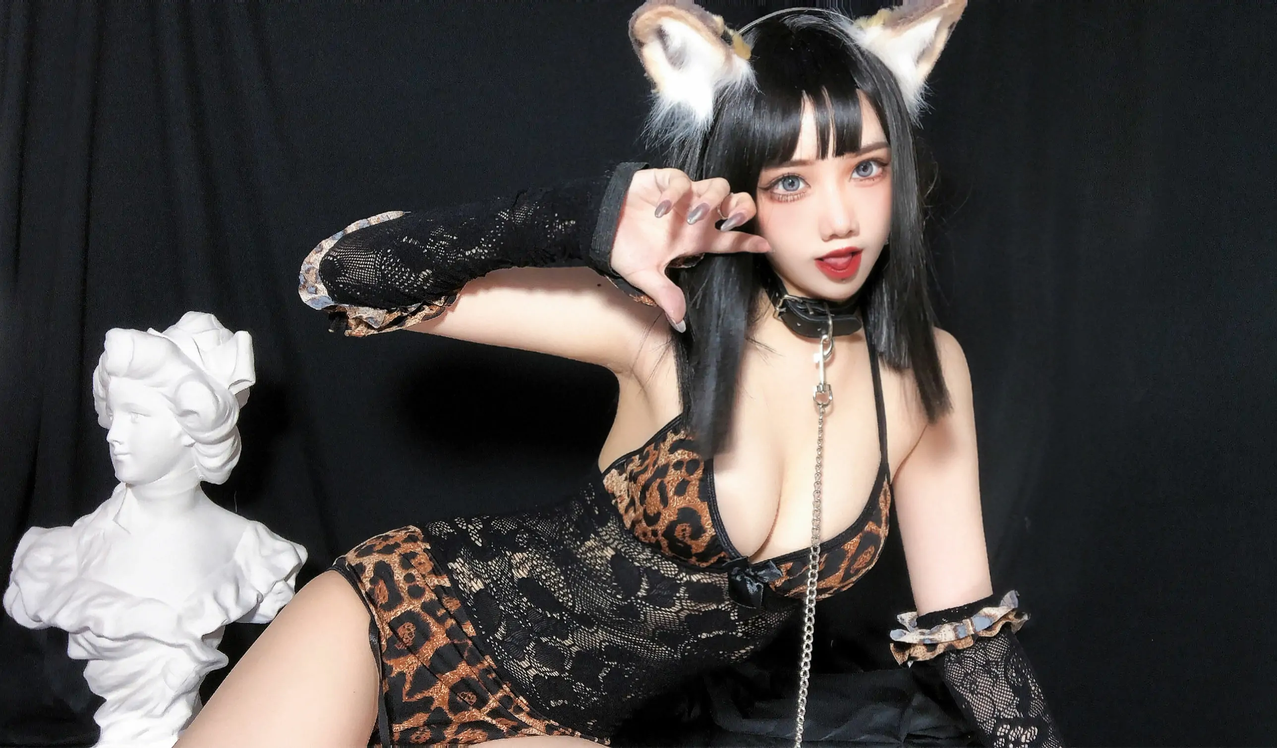 [网红COSER写真] 动漫博主果咩酱w – 豹女妹妹