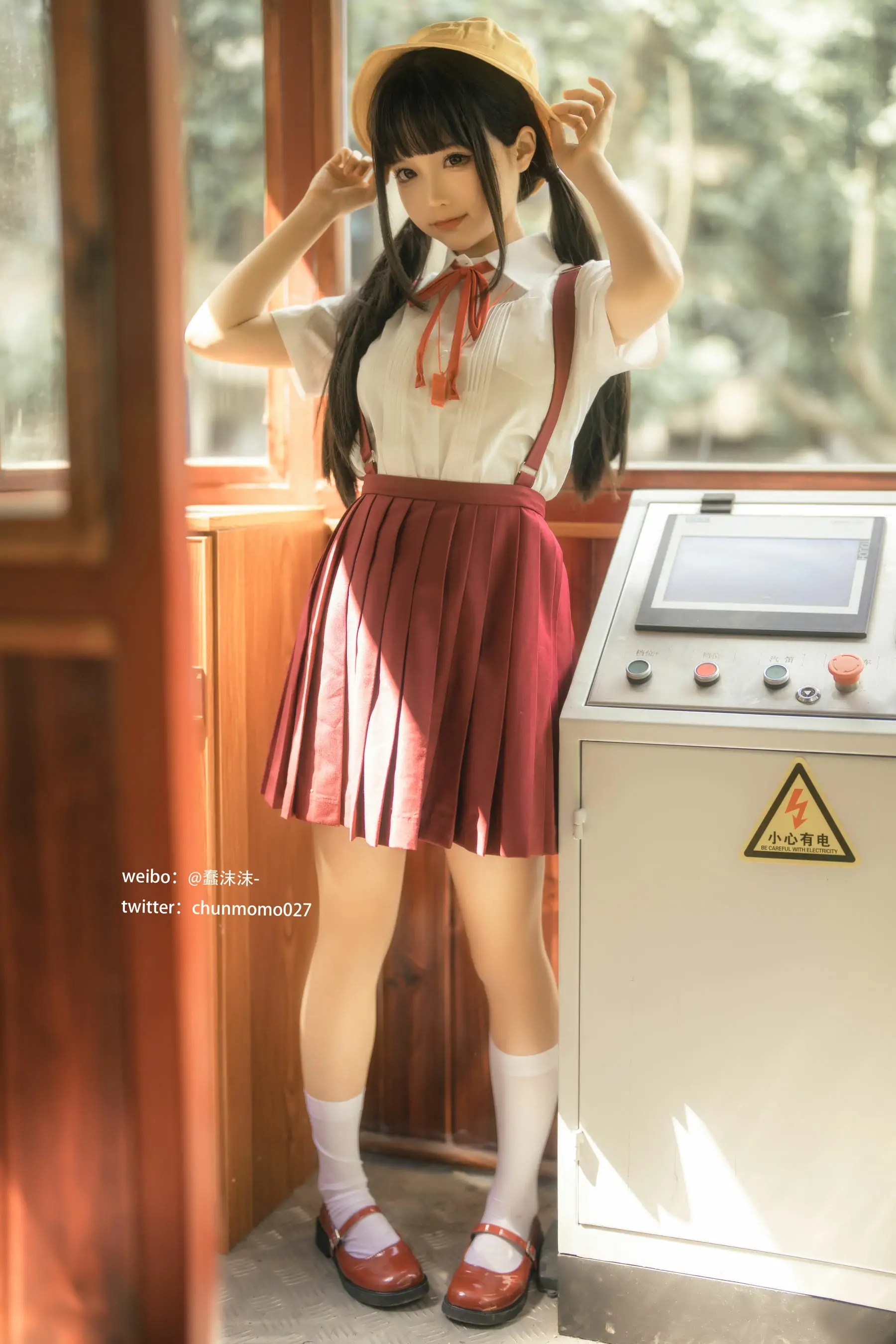 [福利COS] 动漫博主蠢沫沫 – 红火车